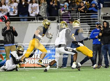 Thumbnail 2 in St. Thomas Aquinas vs. Plant (FHSAA 7A Final) photogallery.