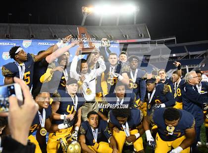 Thumbnail 3 in St. Thomas Aquinas vs. Plant (FHSAA 7A Final) photogallery.