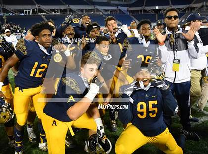 Thumbnail 1 in St. Thomas Aquinas vs. Plant (FHSAA 7A Final) photogallery.