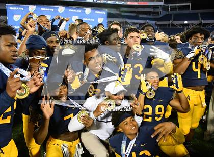 Thumbnail 3 in St. Thomas Aquinas vs. Plant (FHSAA 7A Final) photogallery.