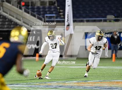 Thumbnail 3 in St. Thomas Aquinas vs. Plant (FHSAA 7A Final) photogallery.