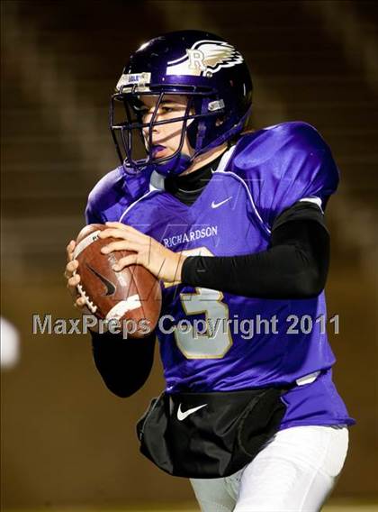 Thumbnail 3 in Boyd vs. Richardson (5A Region 2 Bi-District Playoffs) photogallery.
