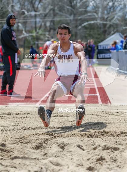 Thumbnail 1 in Jefferson City Relays photogallery.