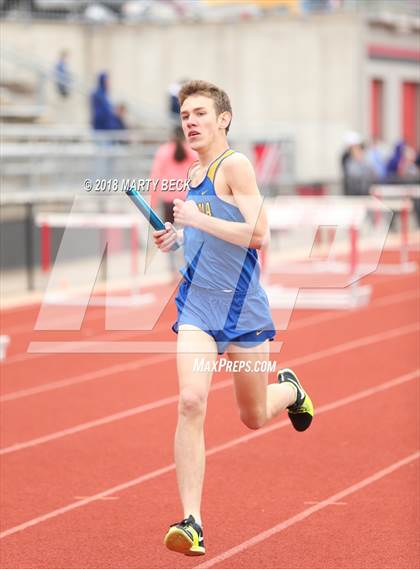 Thumbnail 1 in Jefferson City Relays photogallery.