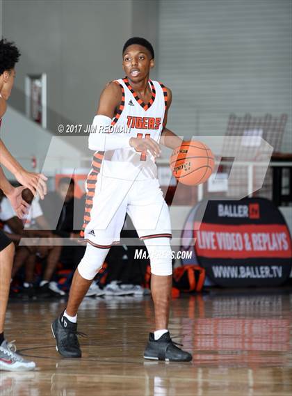 Thumbnail 1 in Lancaster vs. Tompkins (McDonald's Texas Invitational) photogallery.