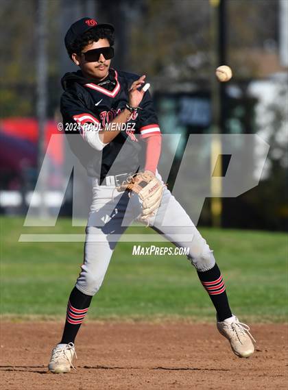 Thumbnail 3 in El Rancho vs Whittier (Rivera Park) photogallery.