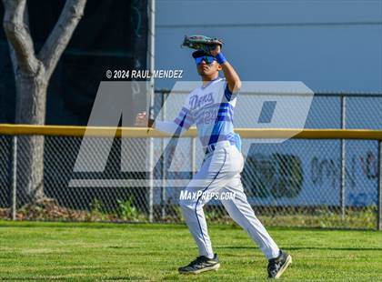 Thumbnail 2 in El Rancho vs Whittier (Rivera Park) photogallery.