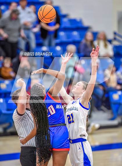 Thumbnail 2 in Mountain Home vs Paragould (Ultimate Auto Tournament) photogallery.