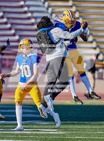 Thumbnail 3 in Christian Brothers vs. Grant (CIF SJS D3 Final) photogallery.