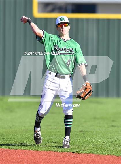 Thumbnail 3 in Krum vs Mabank (Sunnyvale Invitational) photogallery.
