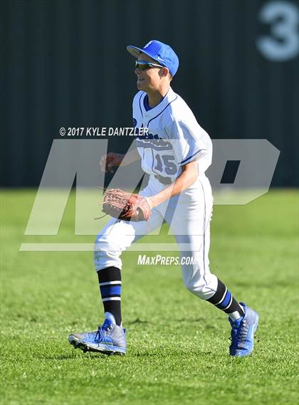 Thumbnail 2 in Krum vs Mabank (Sunnyvale Invitational) photogallery.