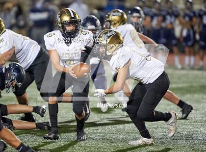 Thumbnail 1 in Boerne-Champion vs. Edcouch-Elsa photogallery.