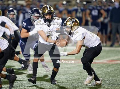 Thumbnail 3 in Boerne-Champion vs. Edcouch-Elsa photogallery.