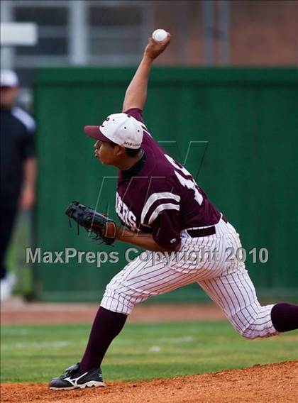 Thumbnail 3 in Lee vs Austin (Texas 5A Region III Playoffs) photogallery.