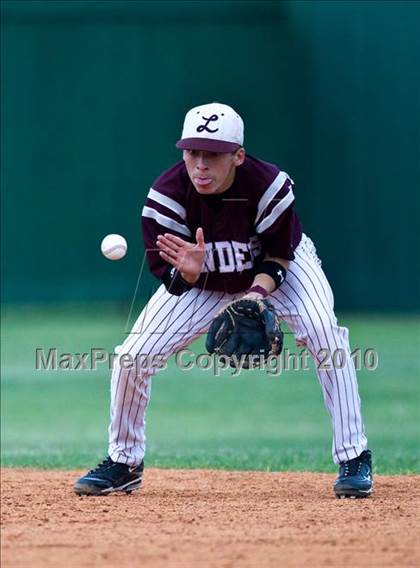Thumbnail 2 in Lee vs Austin (Texas 5A Region III Playoffs) photogallery.