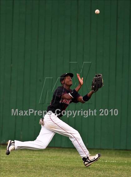 Thumbnail 3 in Lee vs Austin (Texas 5A Region III Playoffs) photogallery.