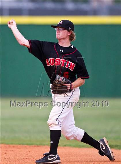Thumbnail 3 in Lee vs Austin (Texas 5A Region III Playoffs) photogallery.