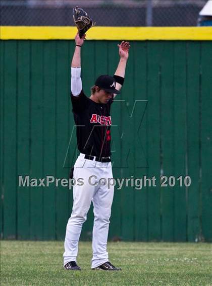 Thumbnail 3 in Lee vs Austin (Texas 5A Region III Playoffs) photogallery.
