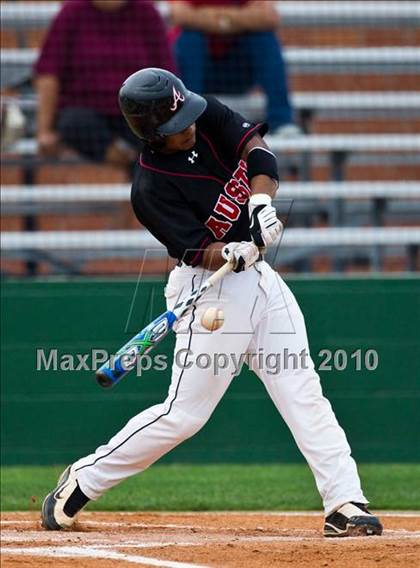 Thumbnail 1 in Lee vs Austin (Texas 5A Region III Playoffs) photogallery.