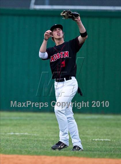 Thumbnail 2 in Lee vs Austin (Texas 5A Region III Playoffs) photogallery.