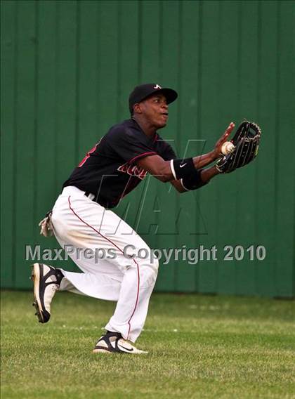 Thumbnail 1 in Lee vs Austin (Texas 5A Region III Playoffs) photogallery.