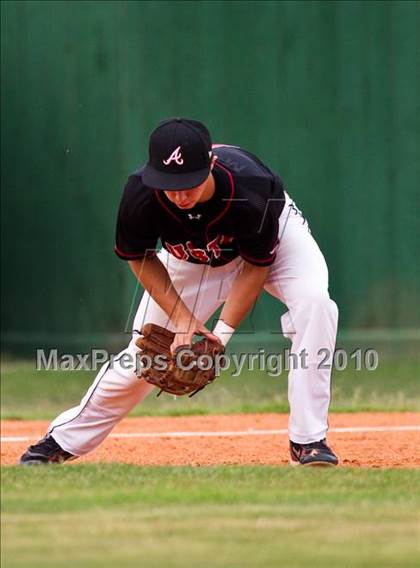 Thumbnail 3 in Lee vs Austin (Texas 5A Region III Playoffs) photogallery.