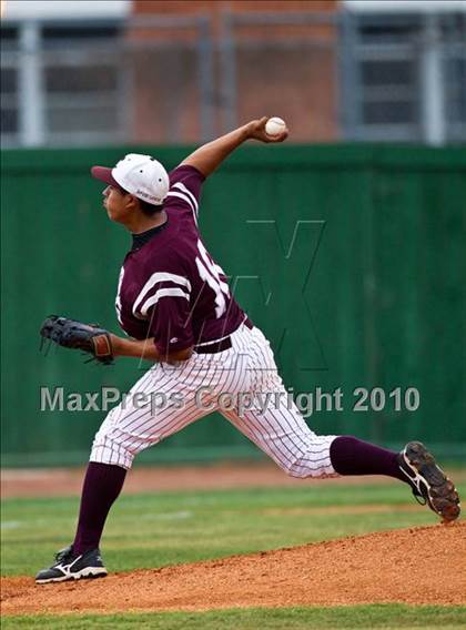 Thumbnail 1 in Lee vs Austin (Texas 5A Region III Playoffs) photogallery.