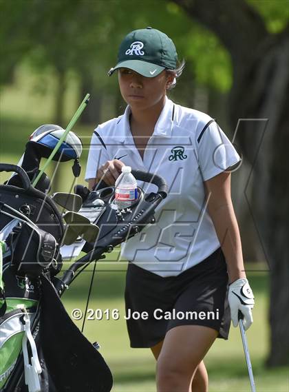 Thumbnail 1 in NEISD Varsity District Golf Tournament photogallery.