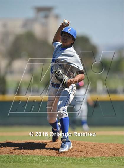Thumbnail 3 in San Diego vs Calexico (66th Annual Lions Tournament 4A Semifinal) photogallery.