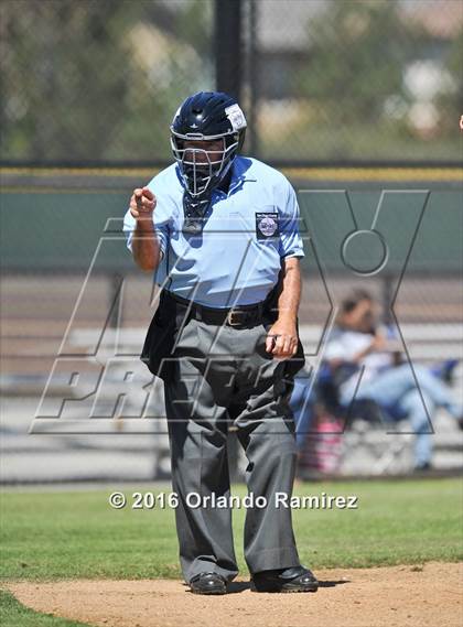 Thumbnail 2 in San Diego vs Calexico (66th Annual Lions Tournament 4A Semifinal) photogallery.