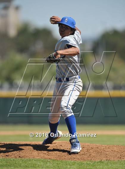 Thumbnail 2 in San Diego vs Calexico (66th Annual Lions Tournament 4A Semifinal) photogallery.