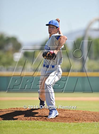 Thumbnail 3 in San Diego vs Calexico (66th Annual Lions Tournament 4A Semifinal) photogallery.