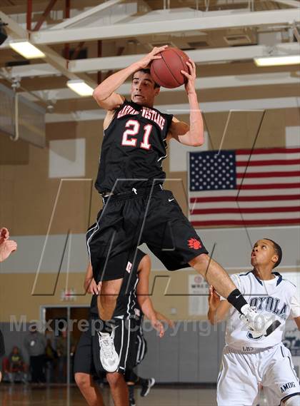 Thumbnail 3 in Harvard-Westlake vs. Loyola (MaxPreps Holiday Classic) photogallery.