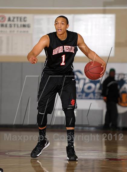 Thumbnail 1 in Harvard-Westlake vs. Loyola (MaxPreps Holiday Classic) photogallery.