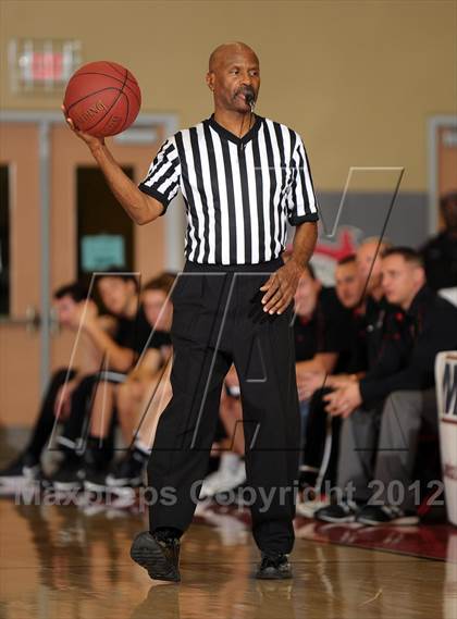 Thumbnail 1 in Harvard-Westlake vs. Loyola (MaxPreps Holiday Classic) photogallery.