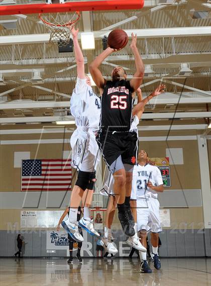 Thumbnail 1 in Harvard-Westlake vs. Loyola (MaxPreps Holiday Classic) photogallery.