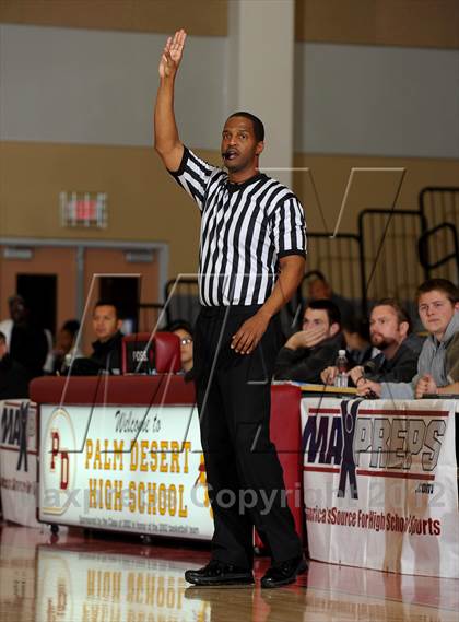 Thumbnail 2 in Harvard-Westlake vs. Loyola (MaxPreps Holiday Classic) photogallery.