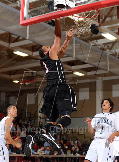 Thumbnail 2 in Harvard-Westlake vs. Loyola (MaxPreps Holiday Classic) photogallery.