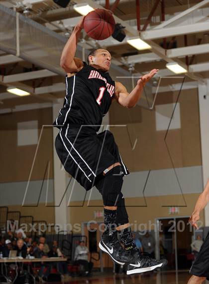 Thumbnail 3 in Harvard-Westlake vs. Loyola (MaxPreps Holiday Classic) photogallery.