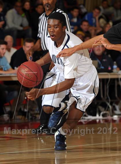 Thumbnail 2 in Harvard-Westlake vs. Loyola (MaxPreps Holiday Classic) photogallery.