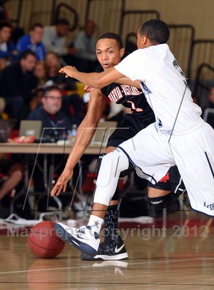 Thumbnail 2 in Harvard-Westlake vs. Loyola (MaxPreps Holiday Classic) photogallery.