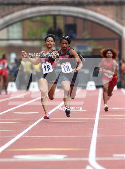 Thumbnail 2 in Penn Relays (Girls 4 x 100) photogallery.