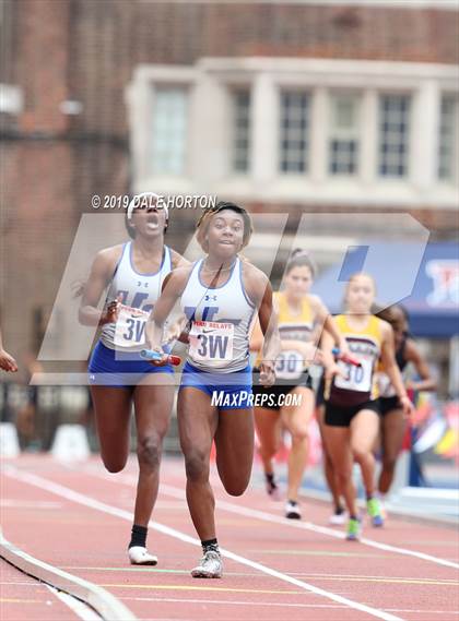 Thumbnail 3 in Penn Relays (Girls 4 x 100) photogallery.