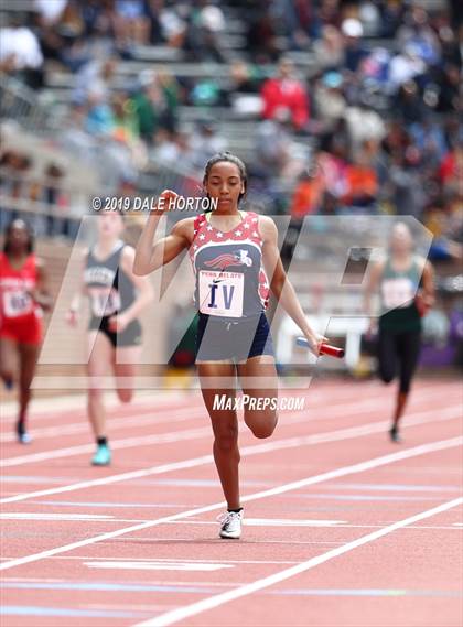 Thumbnail 2 in Penn Relays (Girls 4 x 100) photogallery.