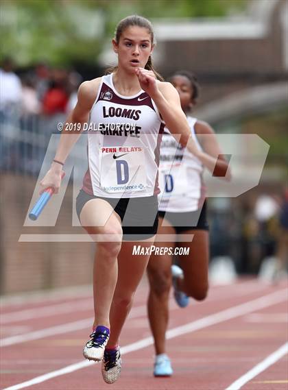 Thumbnail 2 in Penn Relays (Girls 4 x 100) photogallery.