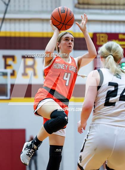 Thumbnail 2 in Lindsay vs. Honey Grove (UIL 2A Bi-District Playoff) photogallery.