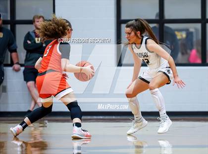 Thumbnail 2 in Lindsay vs. Honey Grove (UIL 2A Bi-District Playoff) photogallery.