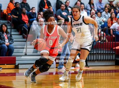 Thumbnail 2 in Lindsay vs. Honey Grove (UIL 2A Bi-District Playoff) photogallery.
