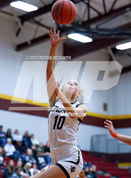 Thumbnail 1 in Lindsay vs. Honey Grove (UIL 2A Bi-District Playoff) photogallery.