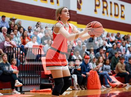 Thumbnail 1 in Lindsay vs. Honey Grove (UIL 2A Bi-District Playoff) photogallery.